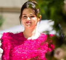 Sukienka na lato według Seleny Gomez