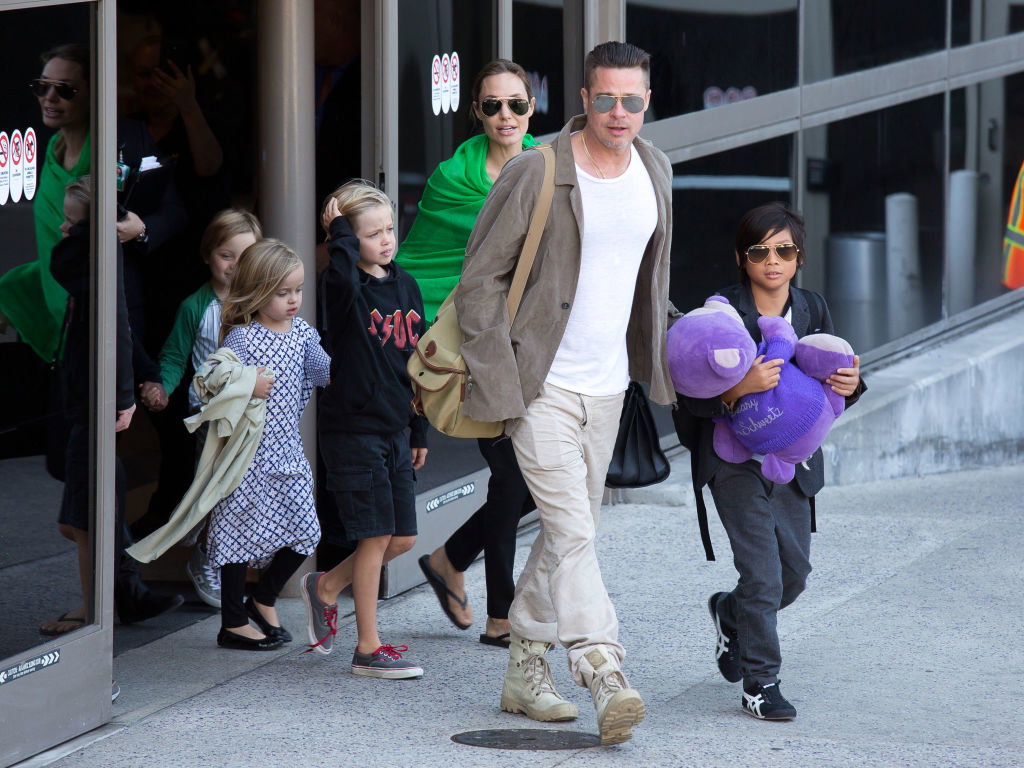 Brad Pitt nie ma kontaktu ze swoimi dorosłymi dziećmi. Chociaż wciąż ma prawo do widywania młodszych pociech, korzysta z tej opcji sporadycznie