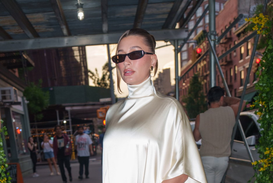Hailey Bieber emanuje energią “rich mom” i eksponuje ciążowy brzuszek w dwóch szykownym stylizacjach