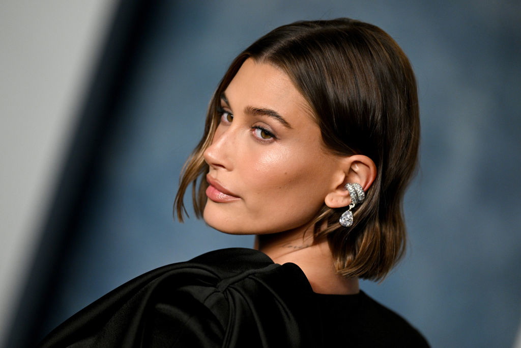 Konturówka do ust Hailey Bieber jest tania i dostępna w drogerii