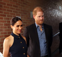 Dawno niewidziana Meghan Markle zachwyca u boku księcia Harry’ego w stylowym garniturze quiet luxury podczas podróży do Kolumbii
