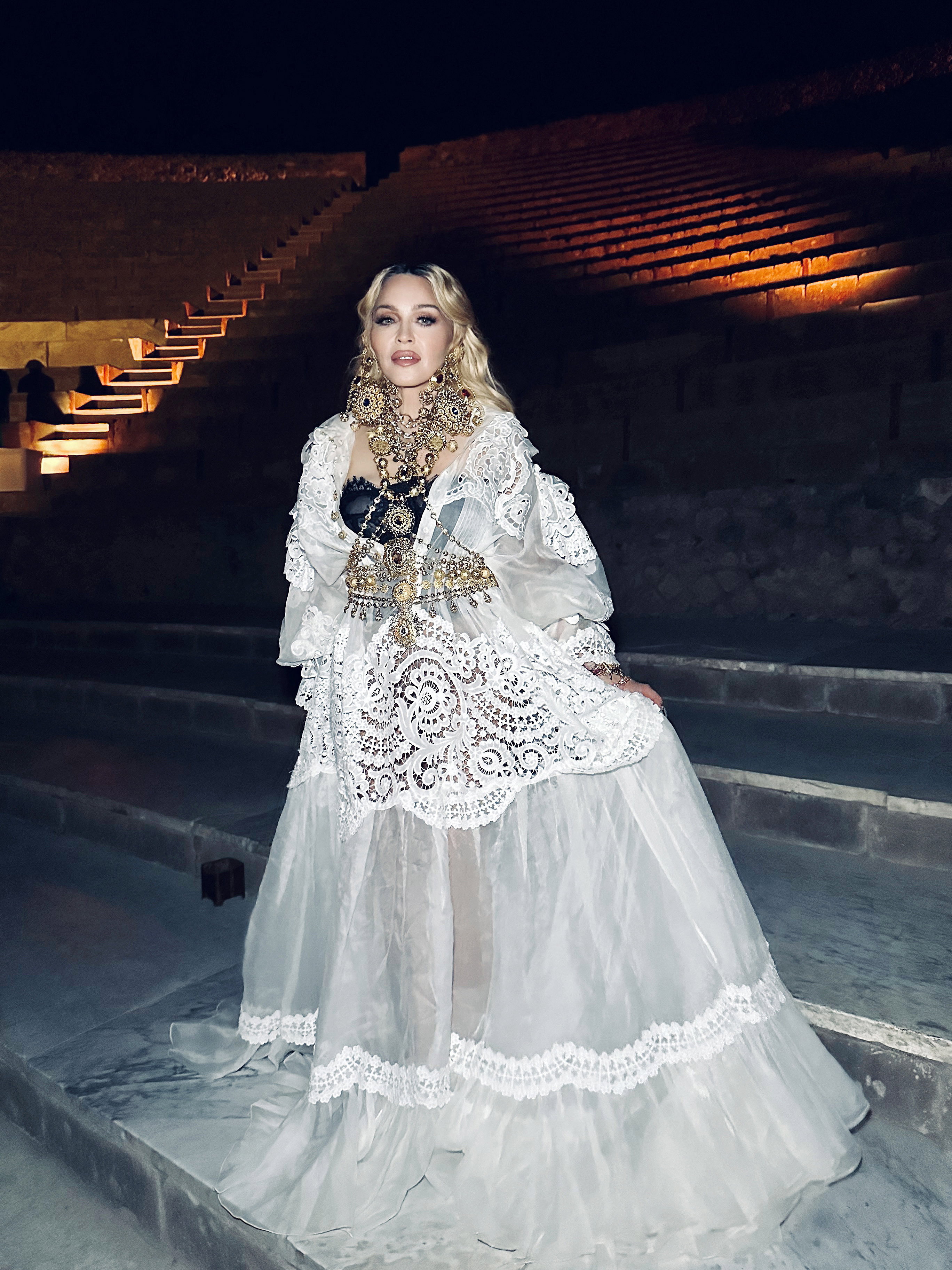 Gwiazda pop Madonna świętuje swoje 66. urodziny w Pompejach w południowych Włoszech 16 sierpnia 2024 r.