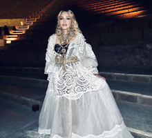 Gwiazda pop Madonna świętuje swoje 66. urodziny w Pompejach w południowych Włoszech 16 sierpnia 2024 r.