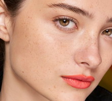 Ten krem koloryzujący z SPF 50 na co dzień zastępuje mi krem BB. Jest ultralekki i zapewnią efekt "soft touch"