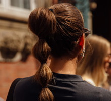 5 fryzjerskich trików na przetłuszczające się włosy