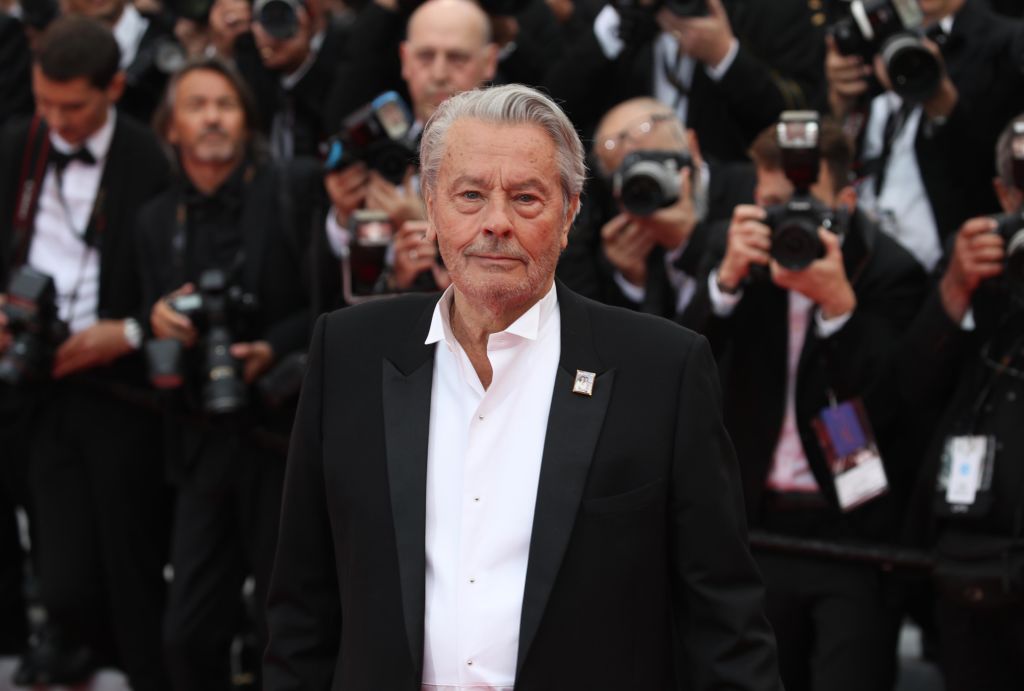 Alain Delon nie żyje. Twarz francuskiej Nowej Fali i jeden z najwybitniejszych współczesnych aktorów zmarł w wieku 88 lat