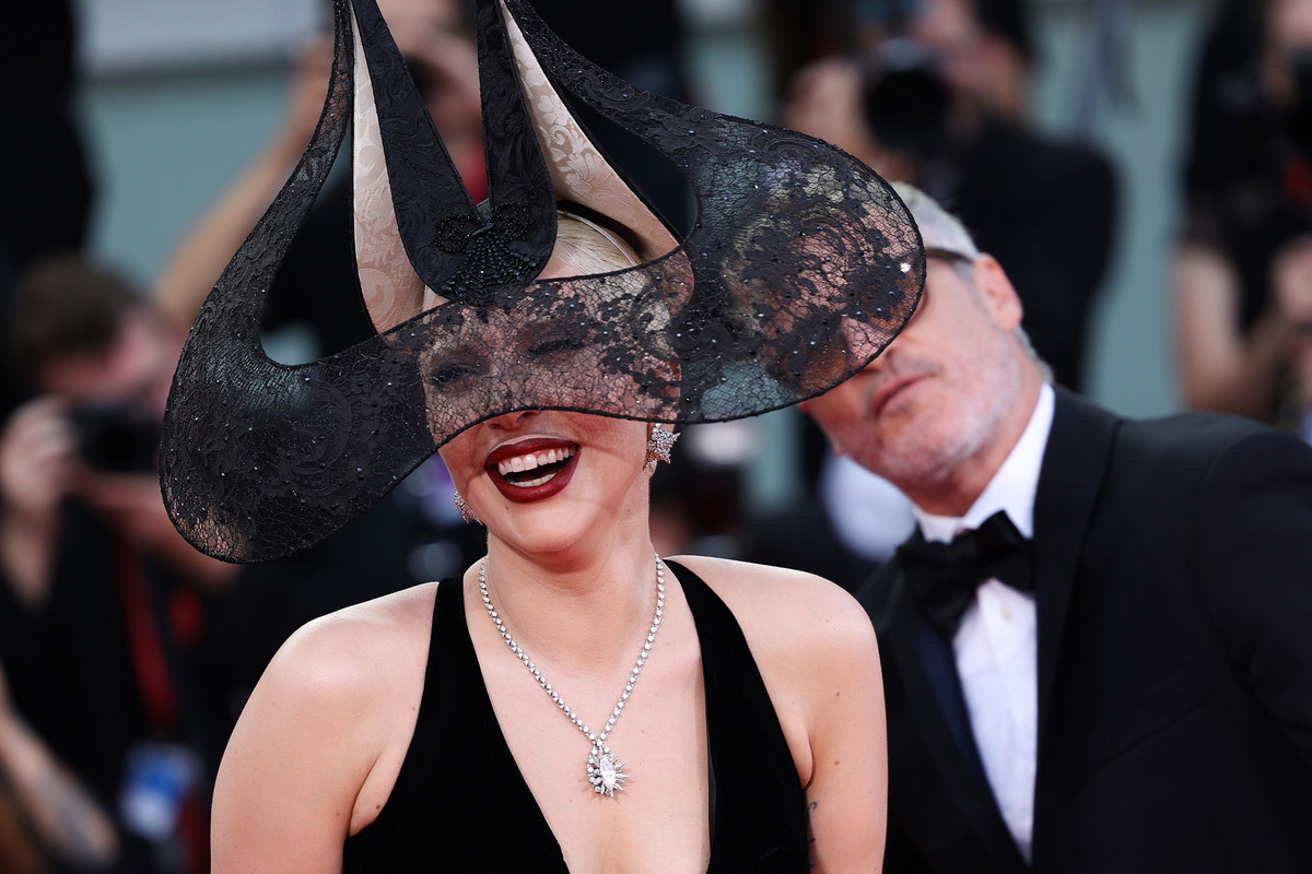 Lady Gaga i Joaquin Phoenix otrzymali 11-minutowe owacje na stojąco po premierze “Joker: Folie à deux”. Gwiazda zachwyciła w kreacji Diora