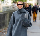 Sweter z szalikiem