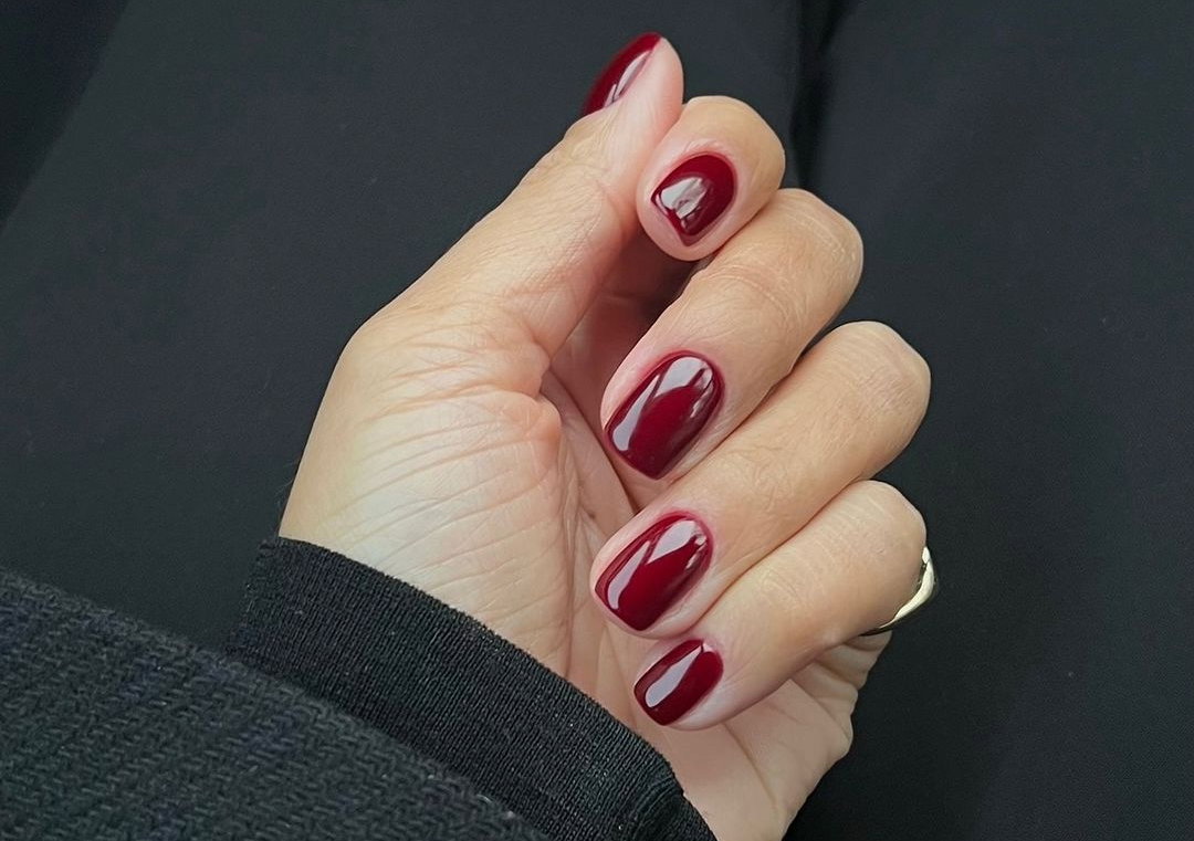 Jesienne paznokcie bordo - inspiracje