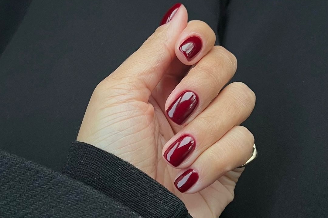 Jesienne paznokcie bordo - inspiracje