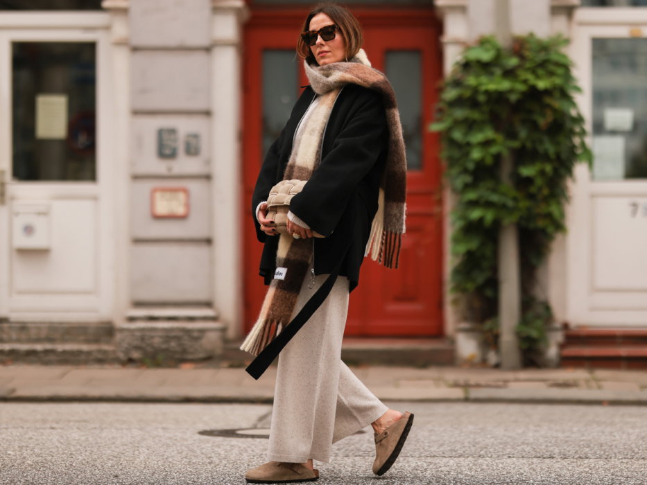 BIRKENSTOCK, Klapki typu mules NAPLES SHEARLING z podszewką