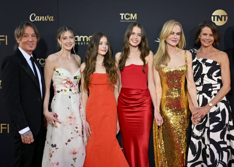 Córki Nicole Kidman z mamą na premierze