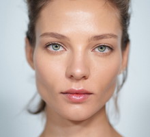 Tri-ceramidy zawarte w tym serum w mgnieniu oka odbudowują naruszoną barierę hydrolipiową. Skóra jest promienna i gładka jak po wizycie w SPA