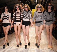 Sonia Rykiel Paris Fashion Week wiosna-lato 2011, fot. Corbis