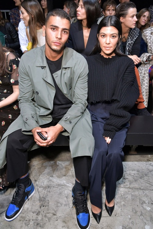 Younes Benjamin i Kourtney Kardashian na pokazie Haider Ackermann wiosna-lato 2018