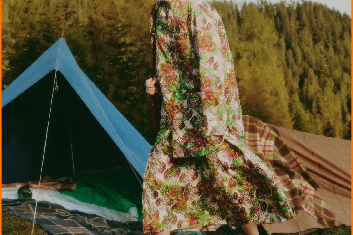 The North Face x Gucci prezentują spektakularne efekty swojej współpracy. Kampania w klimacie lat 70. powstawała w samym sercu Alp