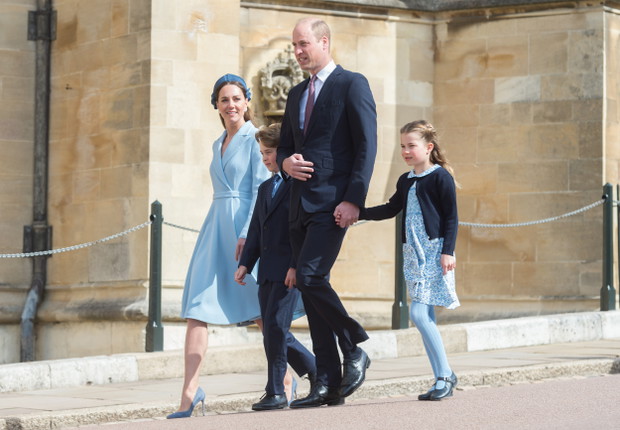 Księżna Kate w błękitnej sukience - Wielkanoc w kaplicy Zamku w Windsorze