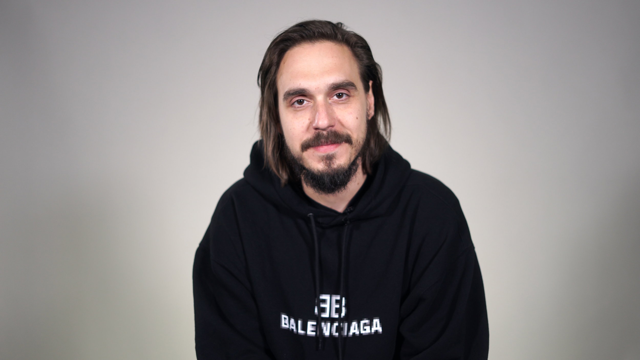ELLE MAN TALKS: Miuosh o „Pieśniach współczesnych”, muzyce i życiu [WIDEO]