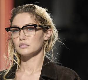 Launchmetrics Spotlight/Gigi Hadid na pokazie Miu Miu SS 2024
