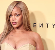 Rihanna blond włosy