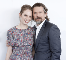 Maya Hawke i Ethan Hawke