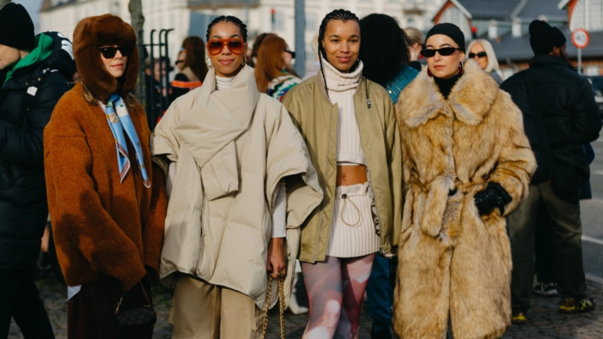 Te torebki, buty i dodatki ma w szafie każda skandynawska it-girl. Królują na ulicach Kopenhagi [street style CphFW jesień-zima 2023/2024]