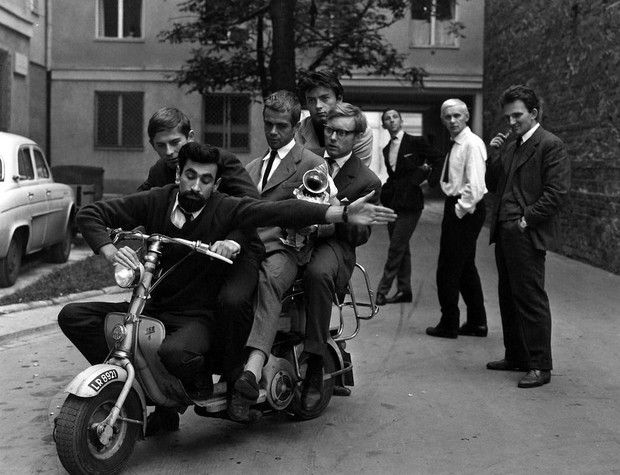 Scena z film Niewinni czarodzieje