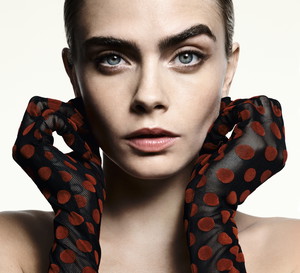 Cara Delevingne dla ELLE