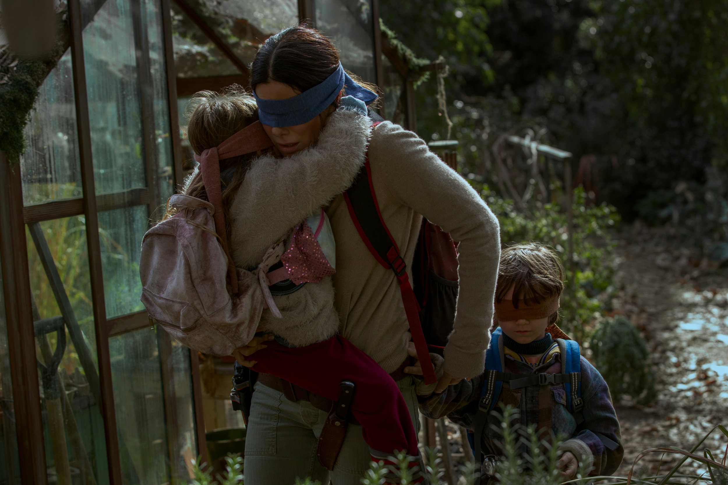 Bird Box Challenge jest coraz popularniejszy. Netflix ostrzega!