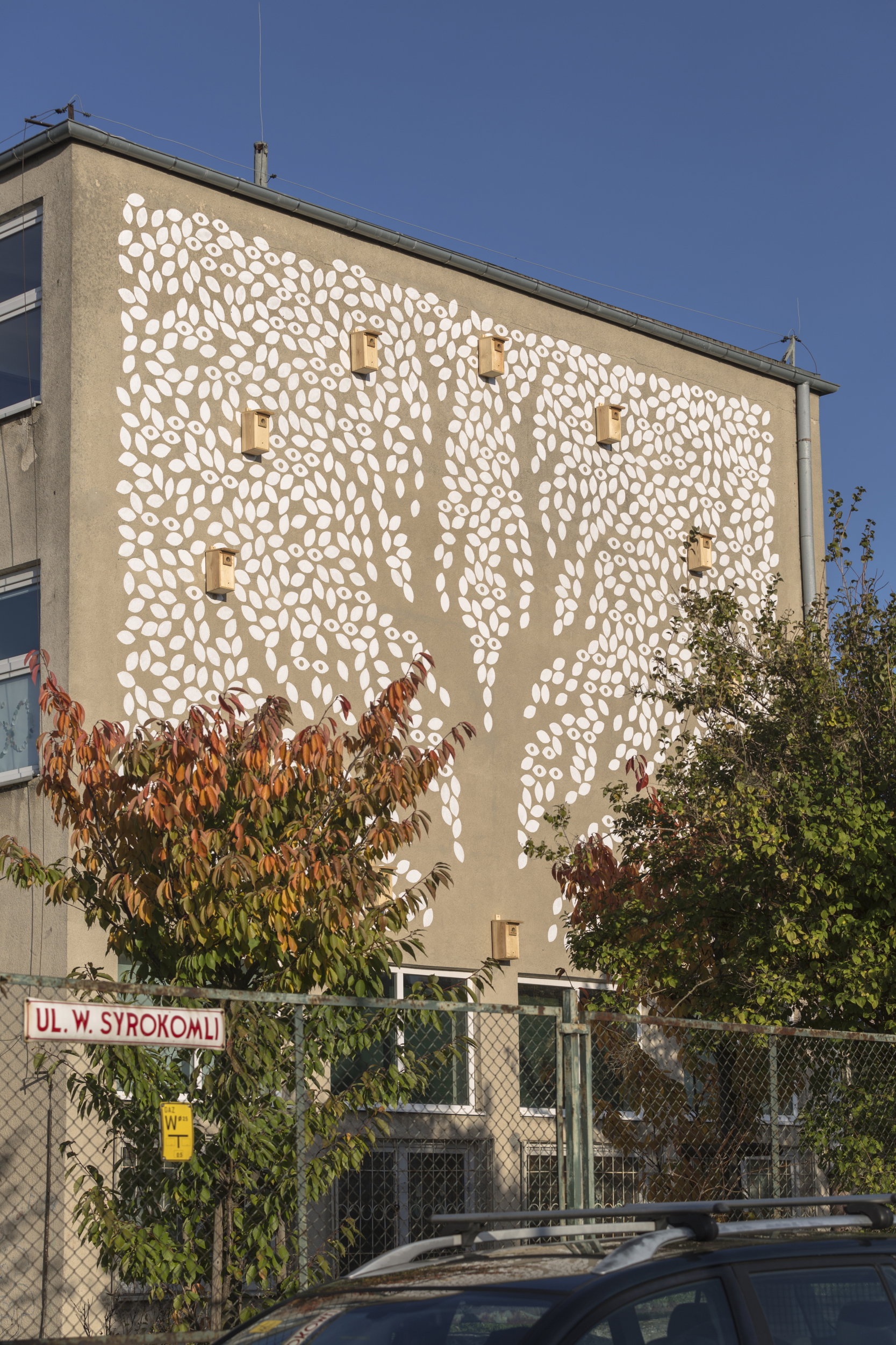 Mural z budkami dla ptaków w Gdyni