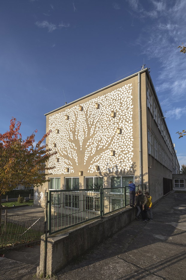 Mural z budkami dla ptaków w Gdyni