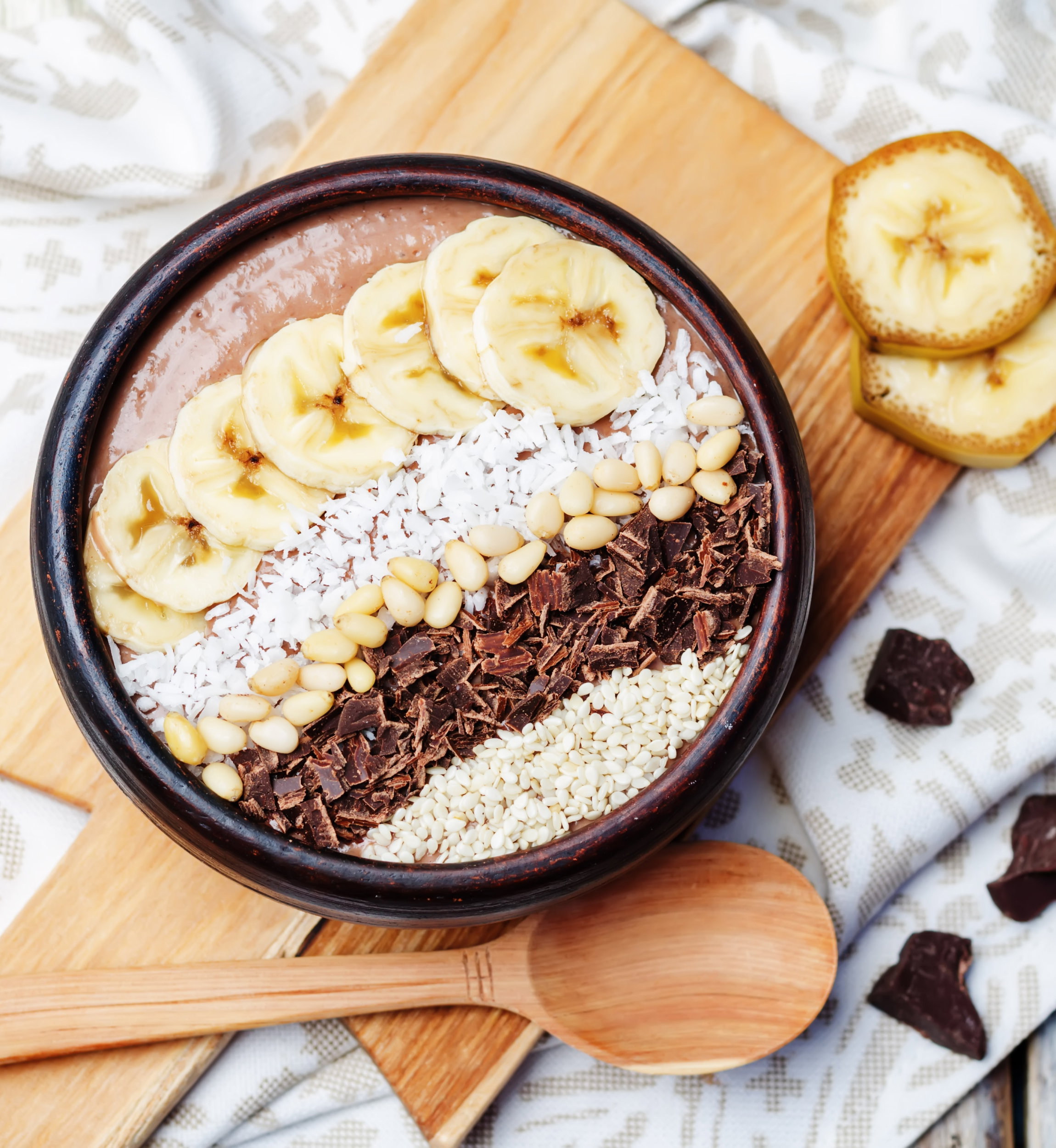 Czekoladowo-kokosowe smoothie bowl