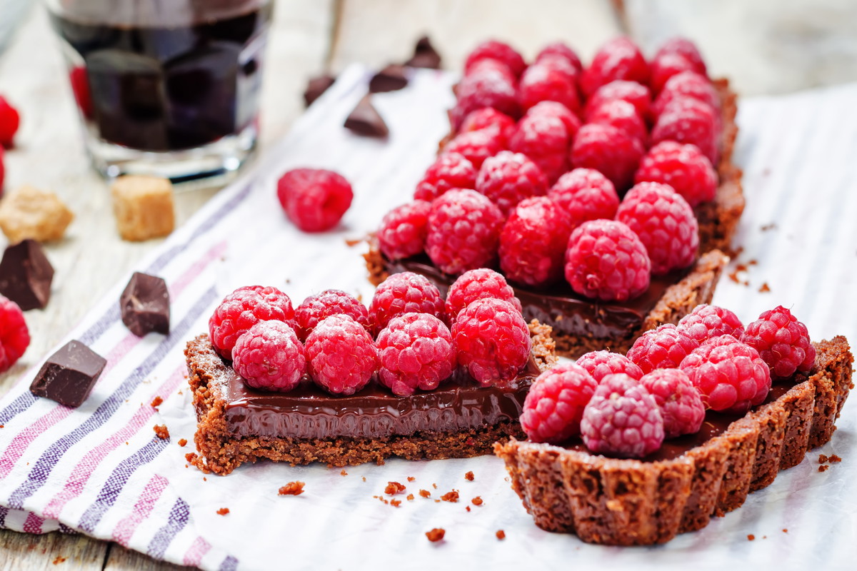 Czekoladowa tarta z malinami, fot. Fotolia