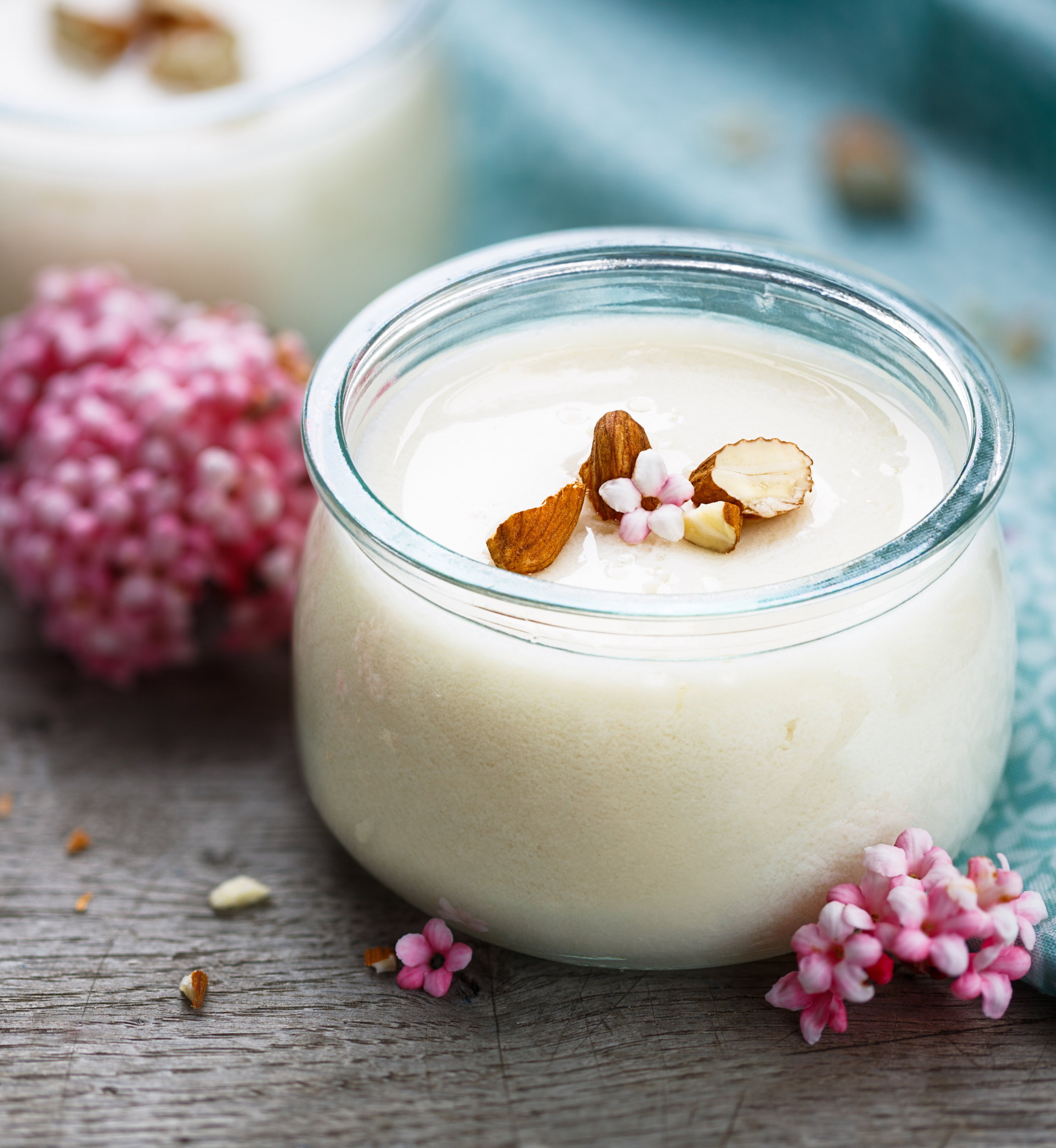 Wegański jogurt migdałowy, fot. Fotolia