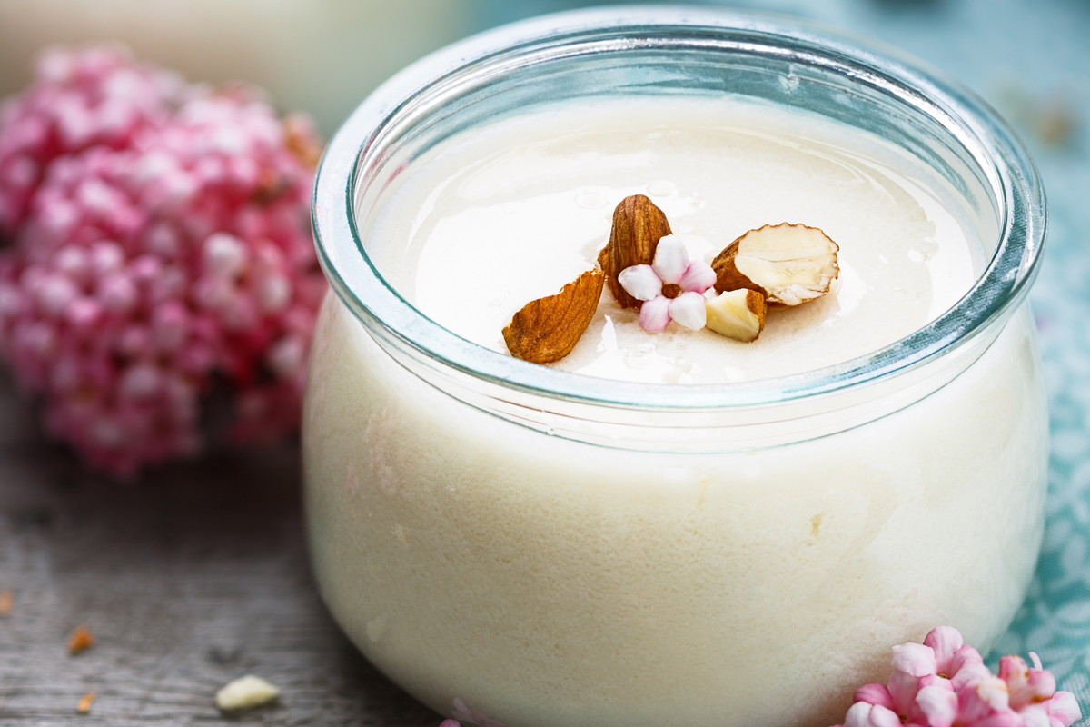 Wegański jogurt migdałowy, fot. Fotolia
