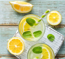 Lemoniada - przepis na napój bez cukru, fot. Fotolia