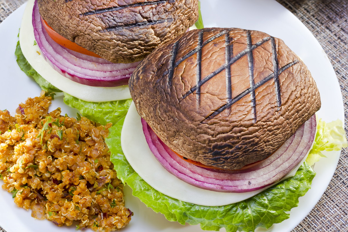 Przepisy na grillowane warzywa - burgery pieczarkowe