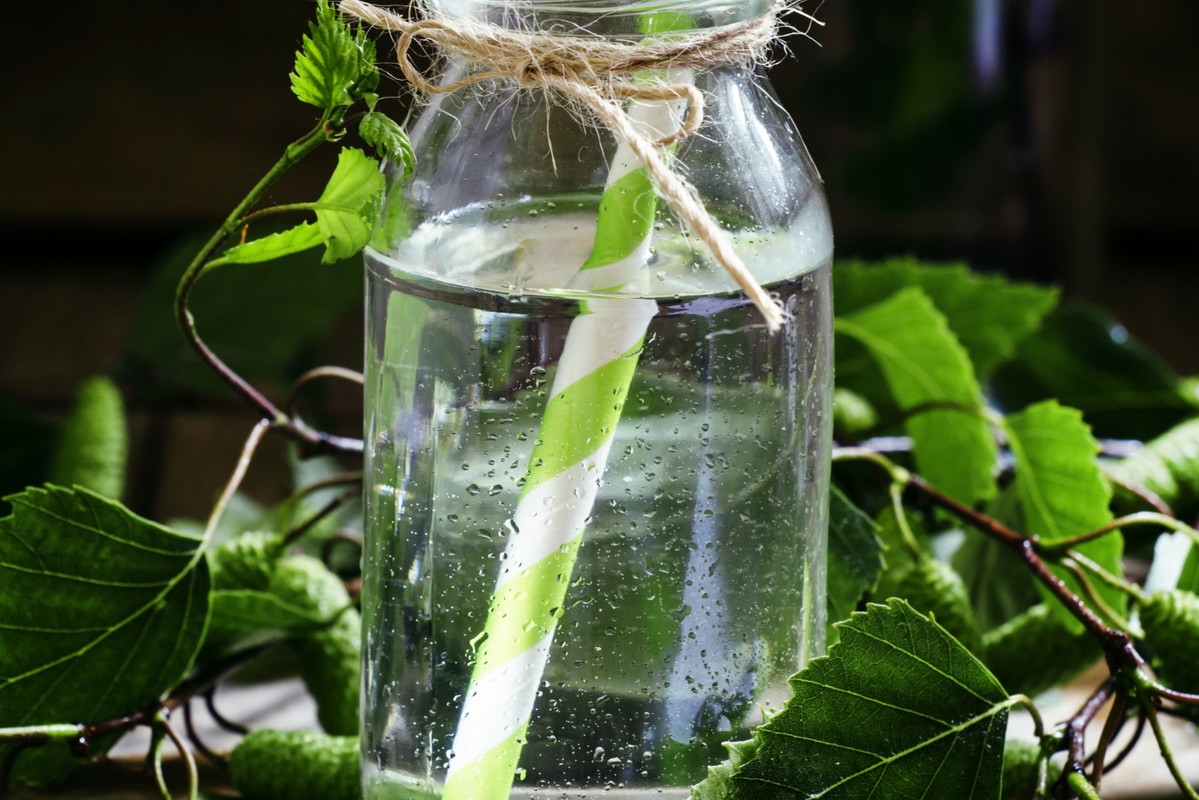 Woda brzozowa - sposób na piękne włosy i czystą cerę, fot. Fotolia