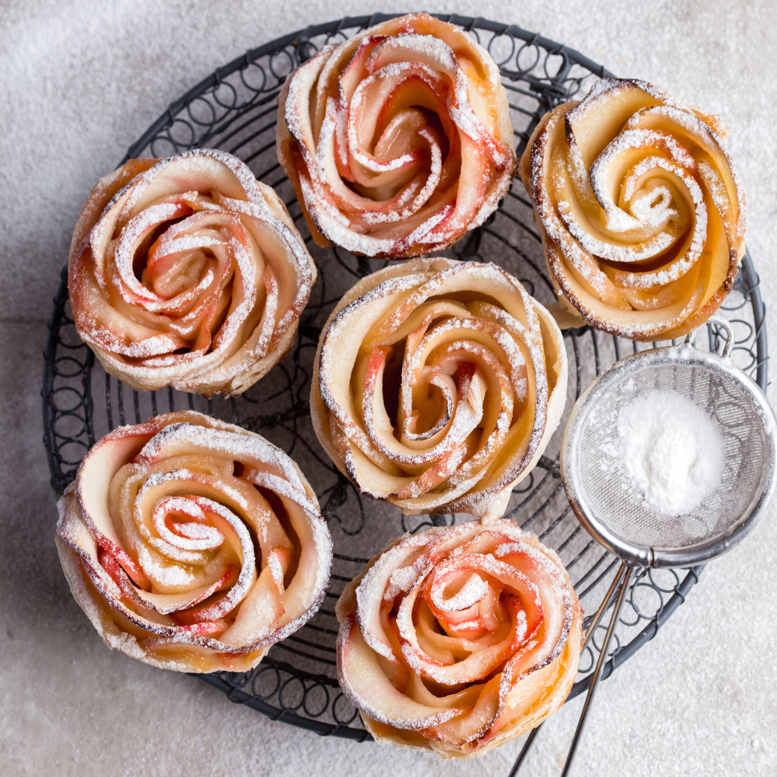 Przepis na Dzień Kobiet: jabłkowe róże, fot. Fotolia