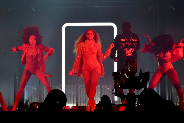 kostiumy-sceniczne-beyonce-na-koncertach-on-the-run-ii-tour2-3ed6fab