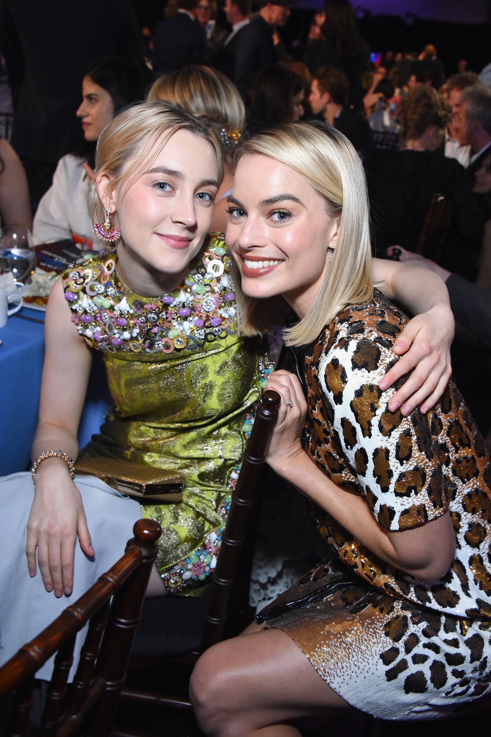 Margot Robbie i Saoirse Ronan w filmie "Mary Queen of Scots"