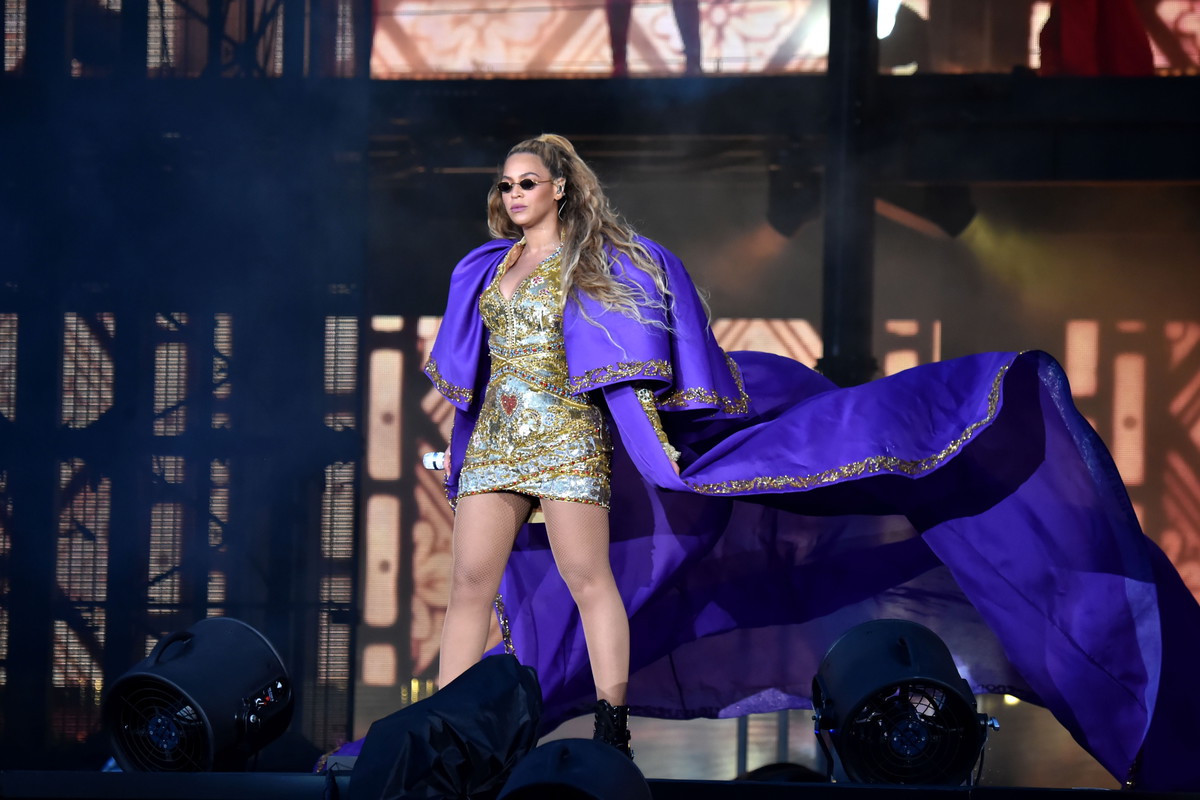 Kostiumy sceniczne Beyoncé na koncertach On the Run II Tour