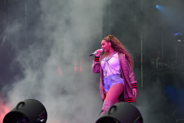 kostiumy-sceniczne-beyonce-na-koncertach-on-the-run-ii-tour13-b16fdaf
