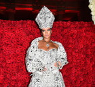Met Gala 2018: Rihanna w kreacji Maison Margiela