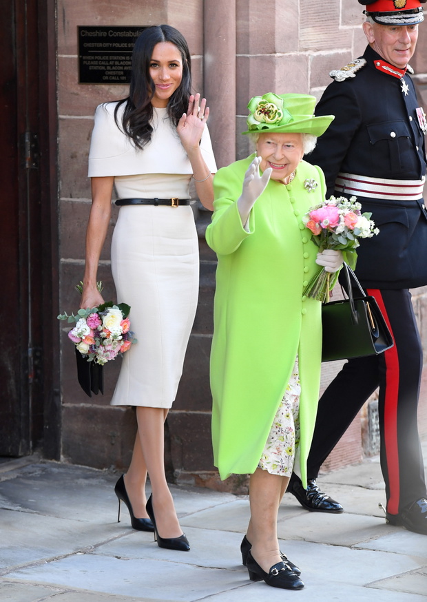 meghan-markle-i-krolowa-elzbieta-ii-podczas-wizyty-w-chesire-14-06-20183-4e192aa
