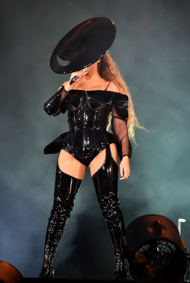 kostiumy-sceniczne-beyonce-na-koncertach-on-the-run-ii-tour12-601a26c