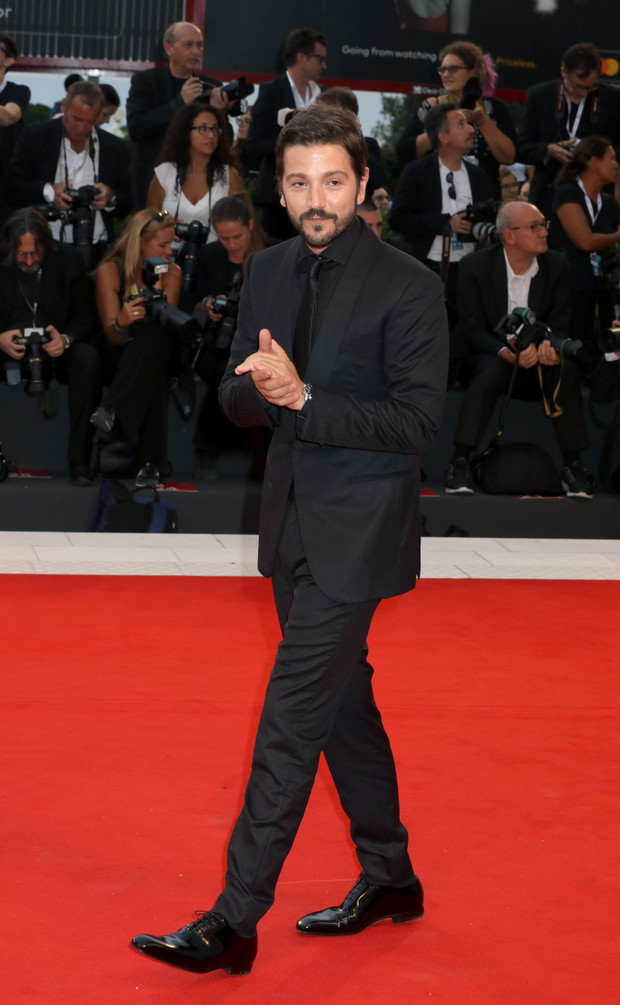 Diego Luna na premierze filmu At Eternity