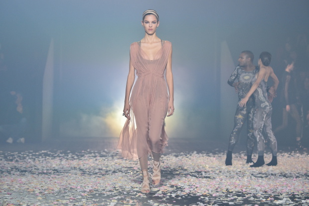 pokaz-dior-ss1922-e1648ee