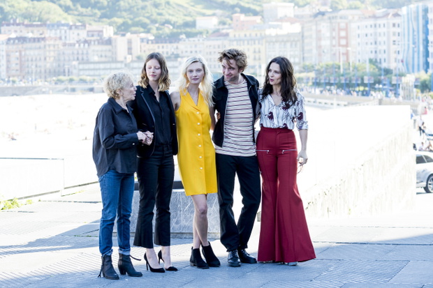 claire-denis-mia-goth-juliette-binoche-robert-pattison-i-agata-buzek-na-festiwalu-filmowym-w-san-sebastian-2018-cba869b