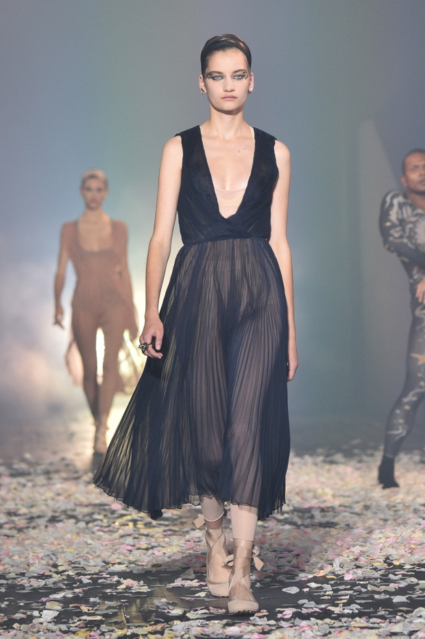 pokaz-dior-ss1910-3b1dca1